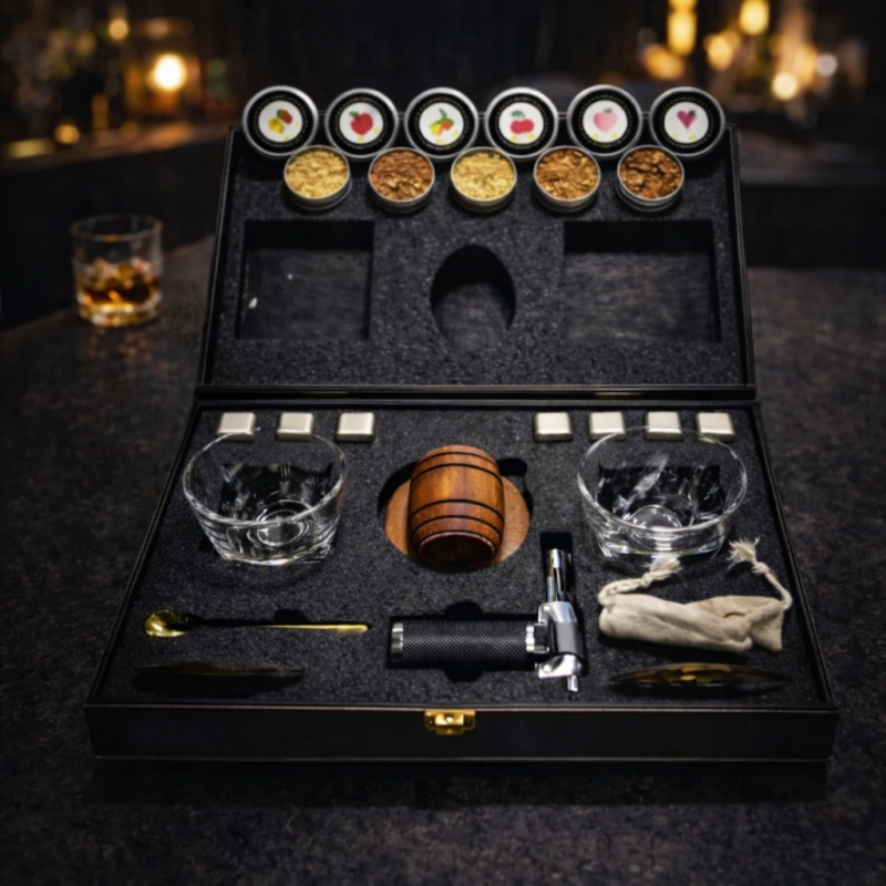 Подарунковий набір для віскі з деревяним смокером Moltis — 2 келихи Quadro, металеві охолоджувальні кубики та набір тріски