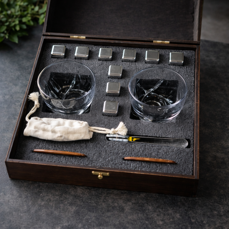 Подарунковий набір для віскі Moltis MR-2001 — 2 склянки та охолоджувальні камені, Premium