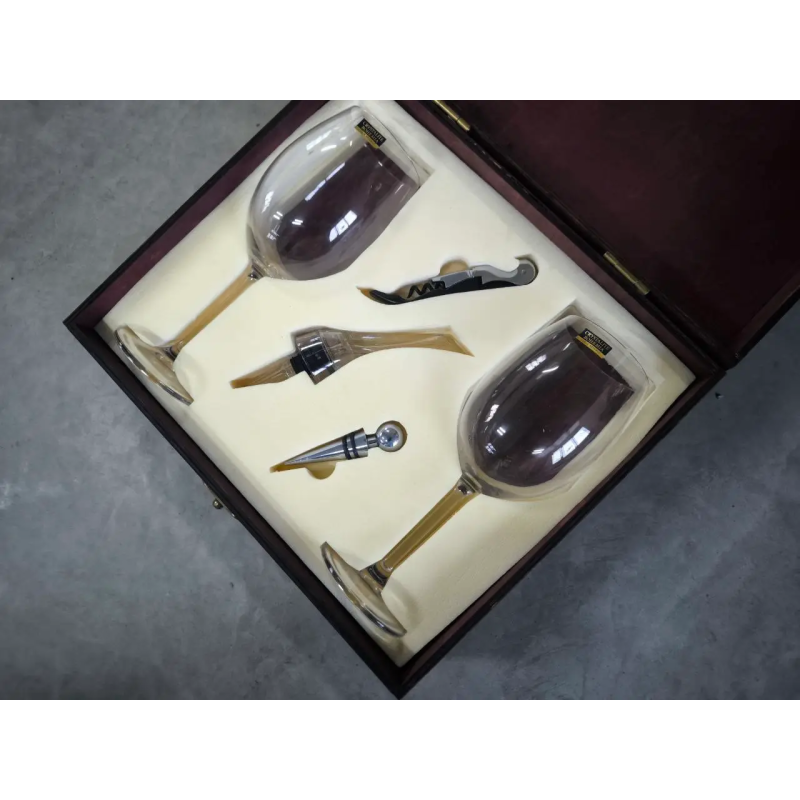 Винний подарунковий набір Moltis – 2 келихи з відкривачкою, аератором і пробкою 10120